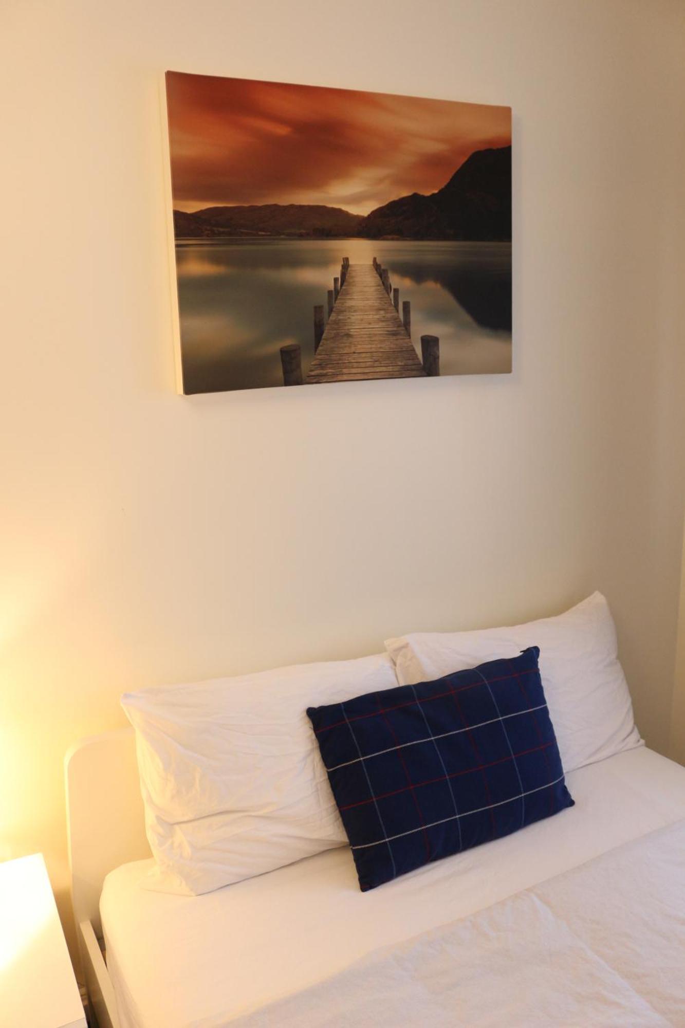 Ensuite Master Bedroom, Private Bathroom, Inside Family Home, Walking Distance To Harry Potter Уотфорд Екстериор снимка