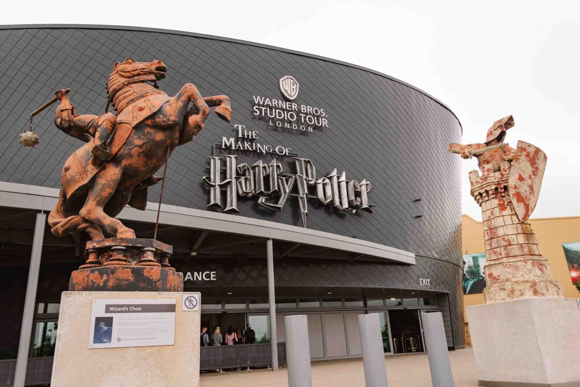 Ensuite Master Bedroom, Private Bathroom, Inside Family Home, Walking Distance To Harry Potter Уотфорд Екстериор снимка